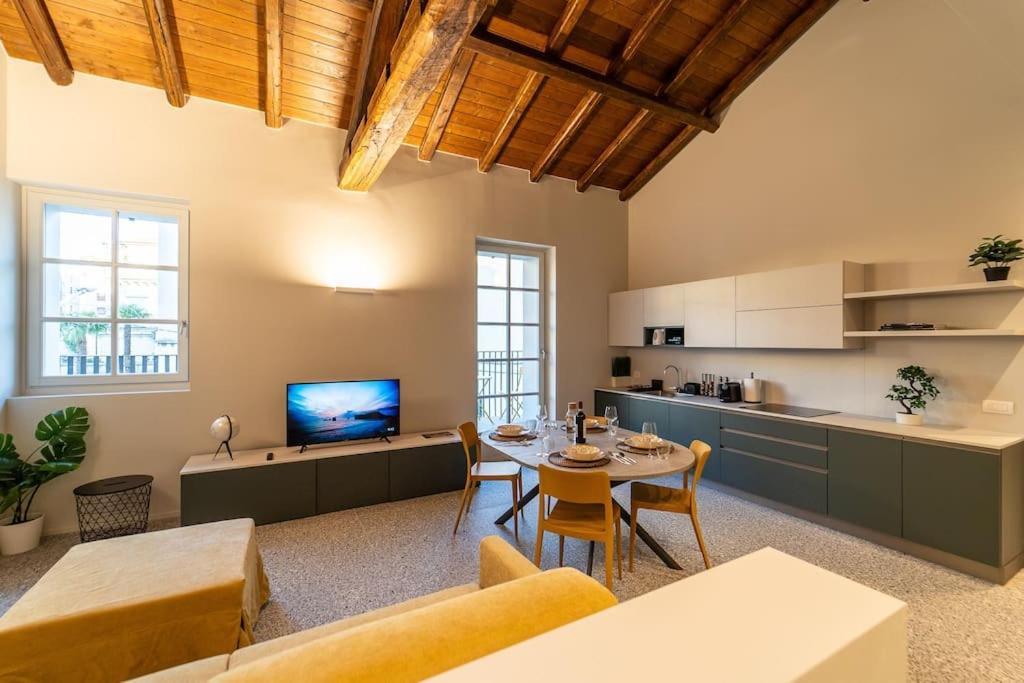 Elegante Loft A 200 A Metri Dal Duomo Apartamento Como Exterior foto